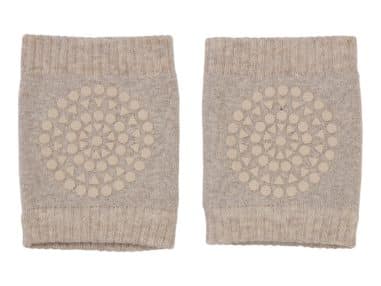 Knebeskyttere med antiskli i organisk bomull, sand | GoBabyGo