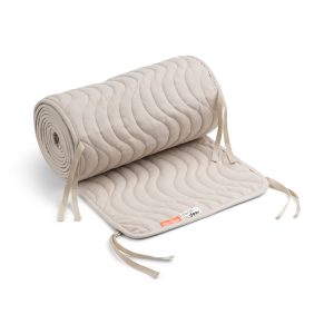 Quilted bed bumper with strings - Waves - Sand